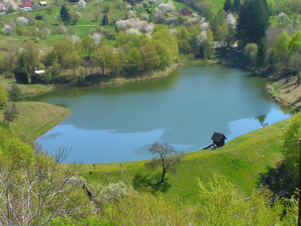 Jazerá, umelé vodné nádrže a podzemná voda na Slovensku (prezentácia)